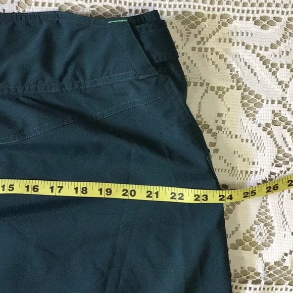 The North Face blue/green shorts with pockets - Picture 16 of 16
